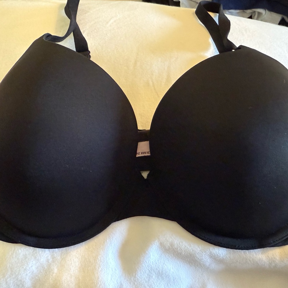 Victoria's Secret t-shirt, push-up full coverage, smooth feel Black Bra